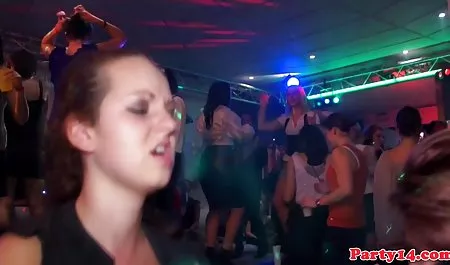 Dünne deutsche Blondine kostenlose deutsche handy pornos wird im Freien gefickt