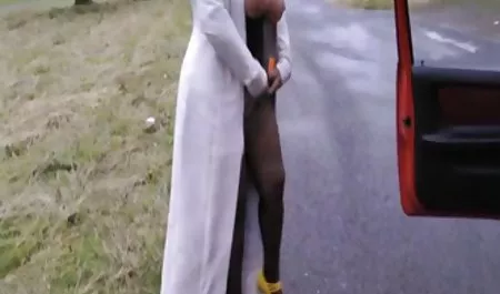 Dani spielt kostenlose sexilme mit ihrer engen Fotze