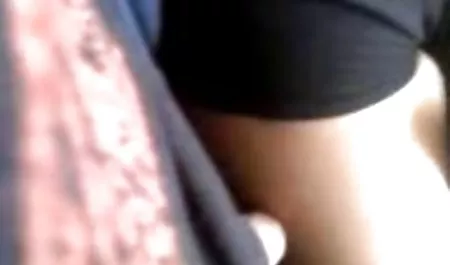 Die Haut von Alice Andrea, einer Teenagerin, will ein bisschen kostenlose sexfime Spaß haben und - bietet!