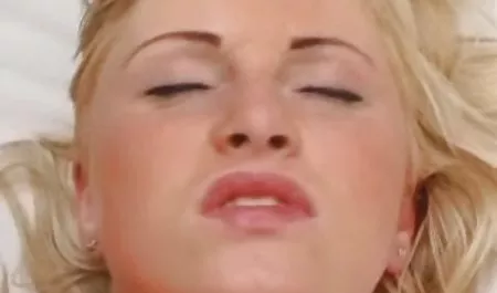 Laura Lion fingert und dildos ihr Arschloch kostenlose pornos zum anschauen