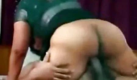 Süße tätowierte scharfe sexfilme Teeny cremige Muschi