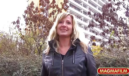 Das russische Model des Massageraums hat ihr enges Loch von einer kostenlose deutsche milf pornos asiatischen Lesbe gefickt