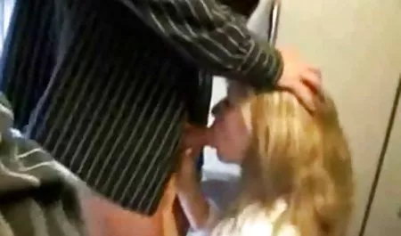 Schlanke Mädchen verarbeitet ein Mitglied hd sexfilme