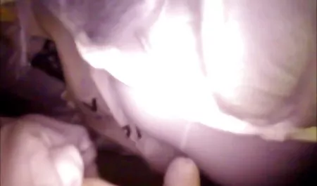 Sexy Teen gibt Papa einen Finger, um sie zu pörnofilme ficken und schluckt sein Sperma nach dem Sex